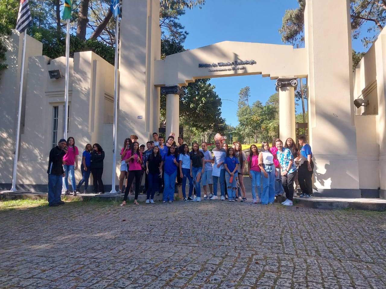 Fundação Abrinq leva adolescentes para visitas culturais em São Paulo