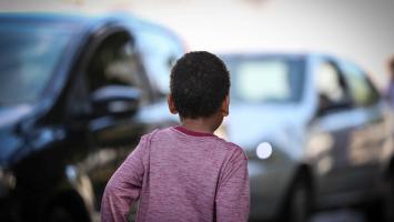 Trabalho infantil perpetua ciclo de pobreza para crianças negras, dizem pesquisadores