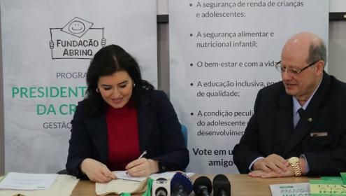 Fundação Abrinq recebe Simone Tebet para assinatura do termo de compromisso com a infância e adolescência