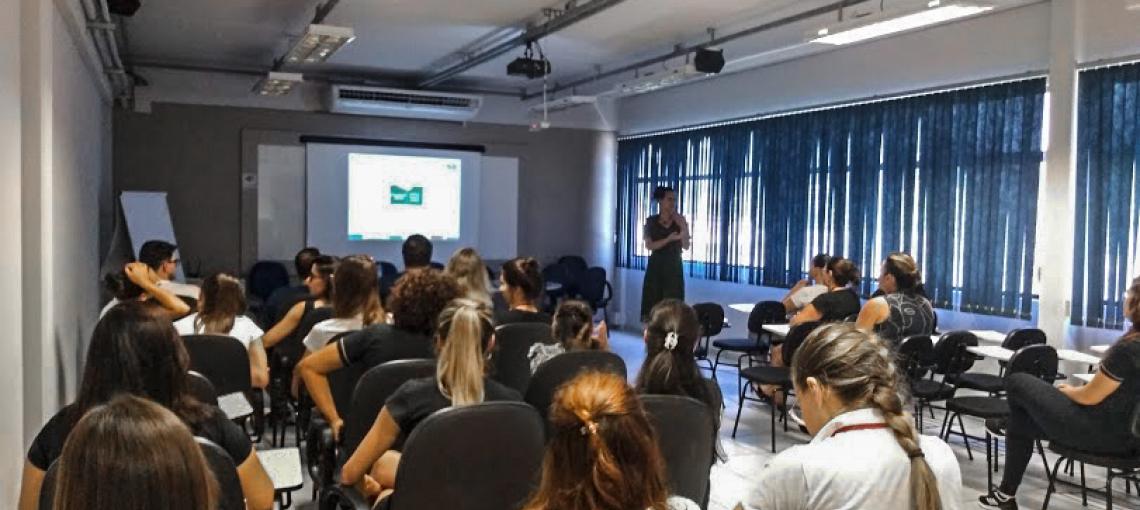 Crianças e adolescentes se divertem em ação realizada pela EQS Engenharia, Empresa Amiga da Criança