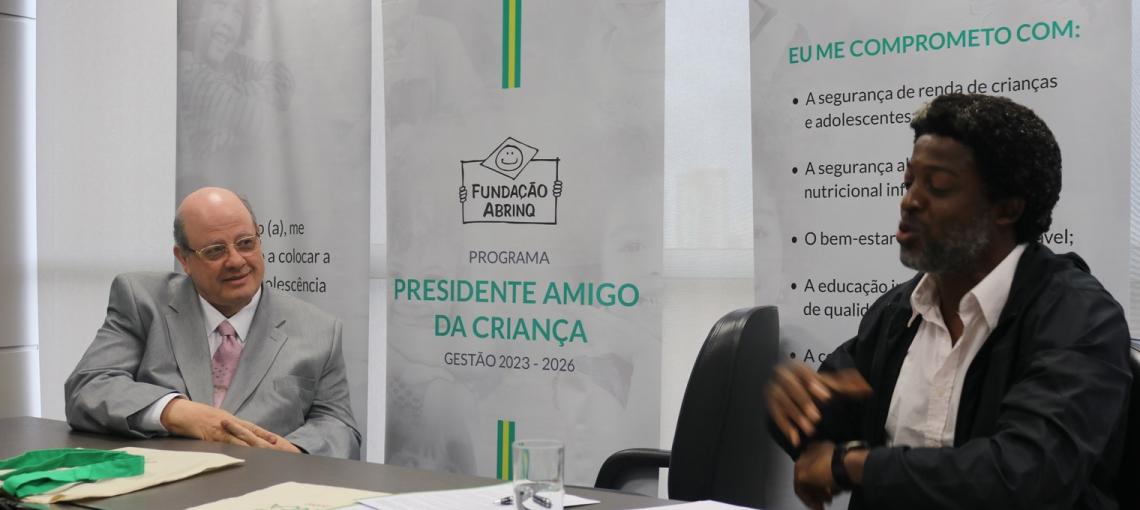 Leonardo Péricles se compromete com a infância e adolescência em cerimônia na Fundação Abrinq