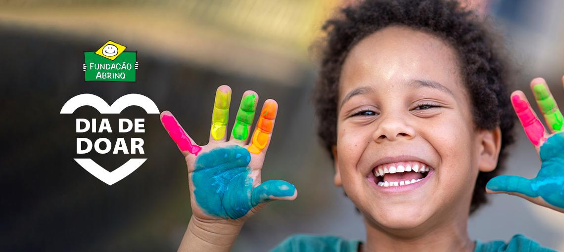 Dia de Doar: confira como a Fundação Abrinq beneficia crianças e adolescentes pelo Brasil e seja um doador