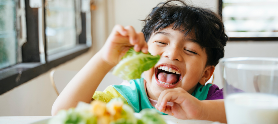 Qual a importância de uma alimentação adequada para as crianças e os adolescentes?